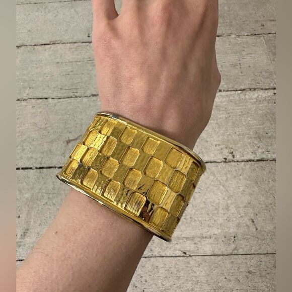 Sold - Picture 1 of 10